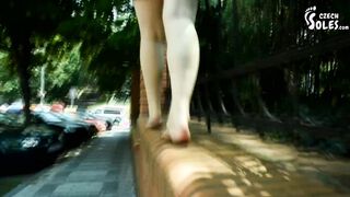 Dirty bare feet in the city - Teaser