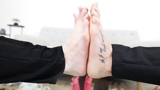 BIG feet compare, who's the biggest feet? (foot fetish, sexy soles, big feet, czech soles, footing)