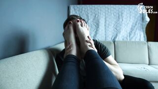 Big foot worship housecall (huge feet, BBW feet, feet in face, BIG soles, meaty feet, barefoot)